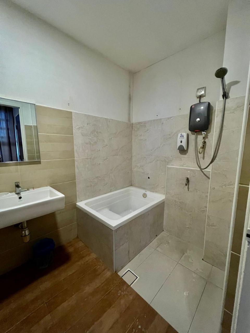 Golden Leaf Boutique Hotel Nusa Idaman Formerly Known As Ariana Hotel Johor Bahru Esterno foto