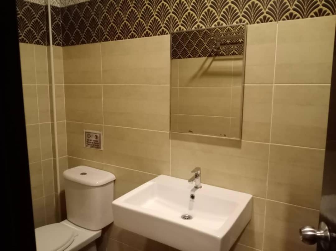 Golden Leaf Boutique Hotel Nusa Idaman Formerly Known As Ariana Hotel Johor Bahru Esterno foto